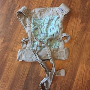 Wrap around baby carrier